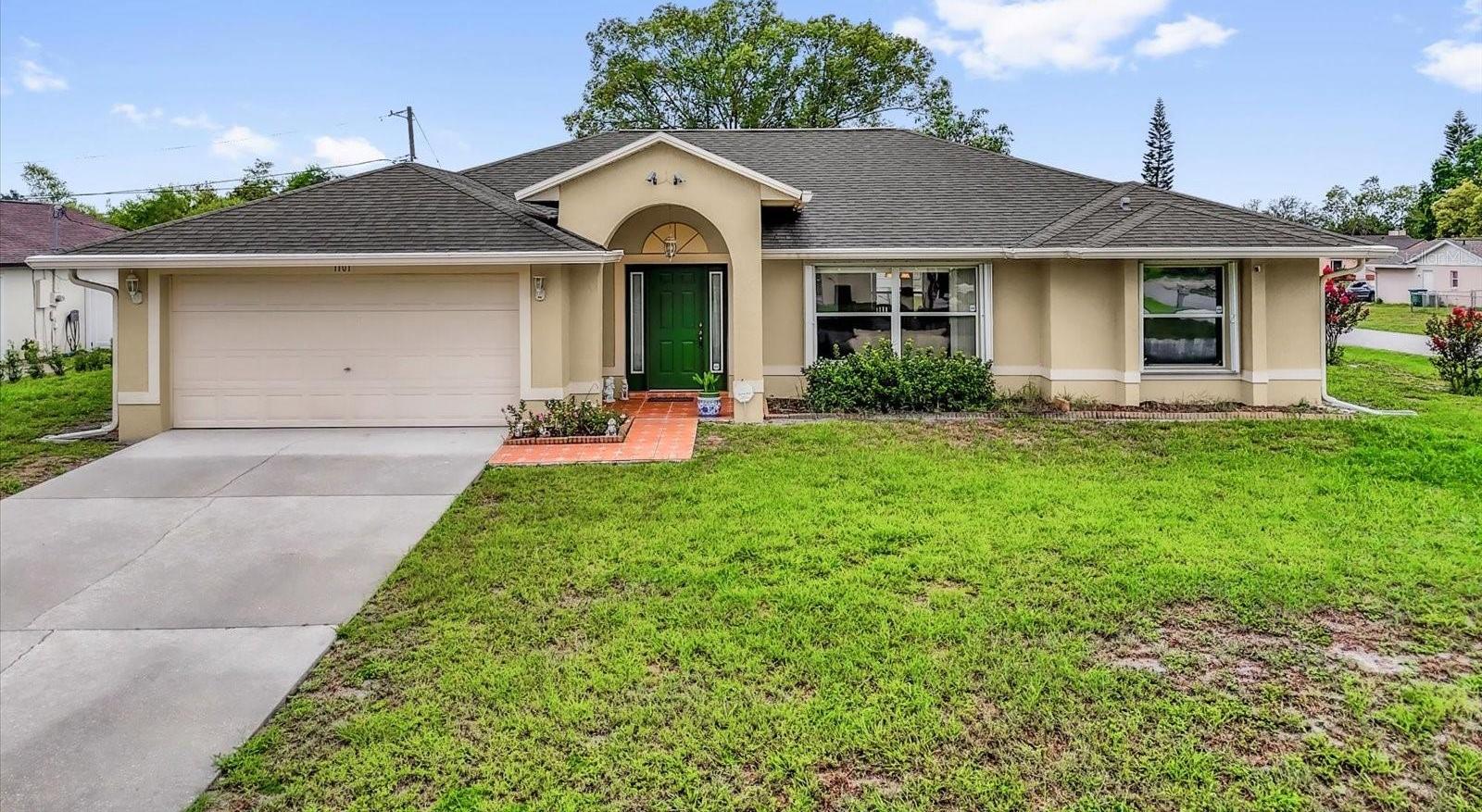 Photo one of 1101 Anderson St Deltona FL 32725 | MLS V4943002
