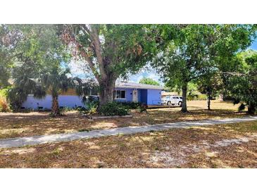 Cozy home with mature trees in the front yard at 902 S Scenic Hwy, Lake Wales, FL 33853