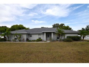 Charming single-story home with a well-maintained lawn and mature landscaping at 2556 Roslyn Ln, Lakeland, FL 33812