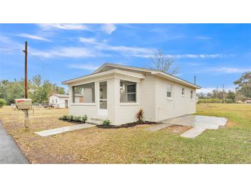 Newly renovated home with a screened porch and landscaped yard at 865 S 9Th Ave, Bartow, FL 33830