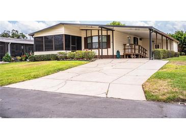 Well maintained single-Gathering home with front yard and long driveway leading up to the front entryway at 1565 Heather Hill Dr, Lakeland, FL 33810