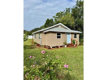 Cute bungalow style house with a well-manicured lawn at 620 Oak St, Auburndale, FL 33823