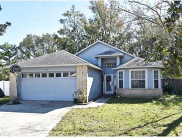 Charming one-story house with attached garage and well-maintained lawn at 1076 Country Cove Ct, Oviedo, FL 32766