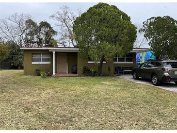 Ranch style home with a large front yard and mature trees at 110 Country Club Cir, Sanford, FL 32771