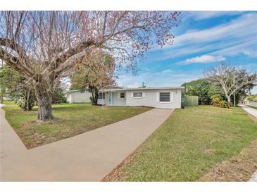 Charming single-story home featuring a well-manicured front lawn and a long driveway leading to the entrance at 2814 Bonneville Dr, Orlando, FL 32826