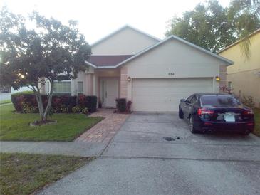 Charming single-Gathering home with landscaped front yard and two-car garage at 554 Lancer Oak Dr, Apopka, FL 32712