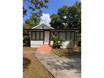 Charming single-story home with a brick walkway and well-maintained landscaping at 625 Citrus St, Orlando, FL 32805