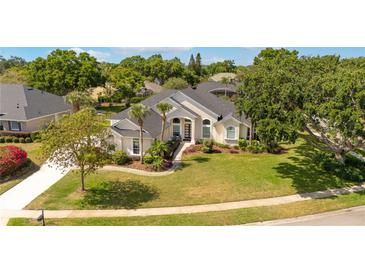 Charming home with lush landscaping, a well-manicured lawn, and a welcoming entrance at 11401 Willow Stowe Ln, Windermere, FL 34786