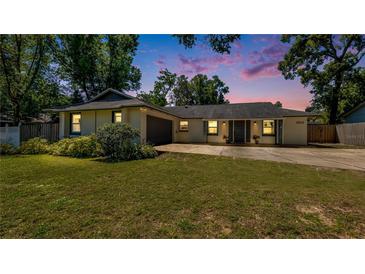 Charming single Gathering home with a large front yard, and long driveway at 1510 Jaguar Cir, Apopka, FL 32712