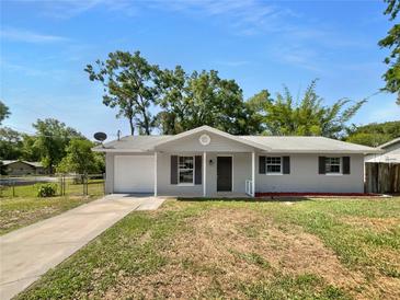 Charming single-story home with a well-manicured lawn and a classic architectural design at 7614 Sw 80Th St, Ocala, FL 34476