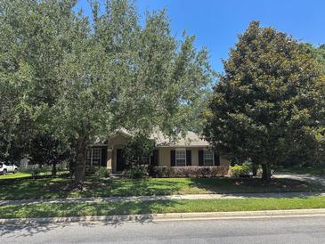 Charming single-story home with manicured landscaping and mature trees at 2585 Woodside Ridge Dr, Apopka, FL 32712