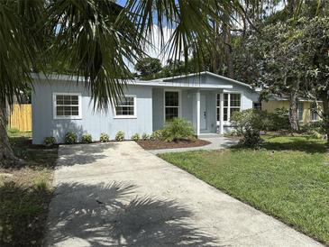Charming single-story home with well-maintained landscaping and a private driveway at 910 Flamingo Dr, Leesburg, FL 34748