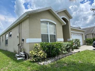 Inviting home with well-maintained landscaping and a large window allowing for plenty of natural light at 2546 Oneida Loop, Kissimmee, FL 34747