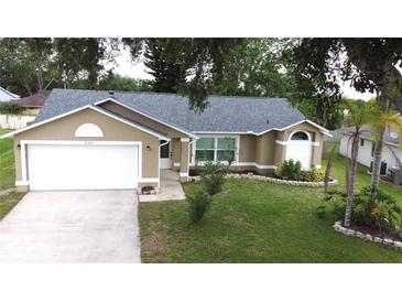 Inviting single-Gathering home with a well-kept lawn, mature landscaping, and a two-car garage at 926 Freshmeadow Ct, Apopka, FL 32703