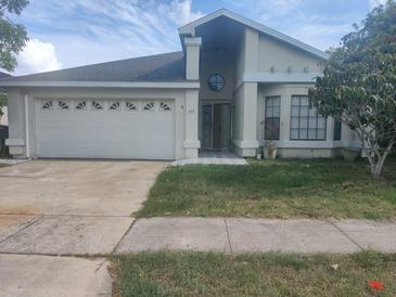 Charming single-Gathering home featuring an attached garage and a well-maintained front yard at 826 Horseshoe Bay Dr, Kissimmee, FL 34741