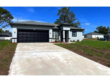 Charming single Gathering home with a driveway, a two-car garage, and manicured landscaping at 15062 Sw 43Rd Avenue Rd, Ocala, FL 34473