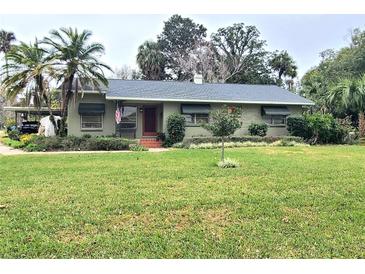 Charming ranch home with a spacious lawn and mature landscaping at 1040 Se 9Th Ave, Ocala, FL 34471