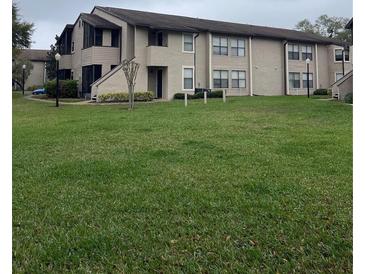 Condo exterior shows well-maintained lawn and neutral paint scheme at 2923 Antique Oaks Cir # 39, Winter Park, FL 32792