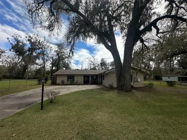 Charming single story home featuring mature landscaping, an oval front door and a cozy residential setting at 1008 Se 26Th St, Ocala, FL 34471