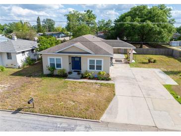 Charming single-story home with a blue front door and a well-maintained lawn at 806 Avenue G Ne, Winter Haven, FL 33881