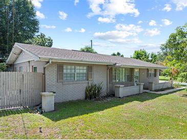Charming brick home with well-maintained lawn and landscaping at 2800 Sunset Nw Dr, Winter Haven, FL 33881