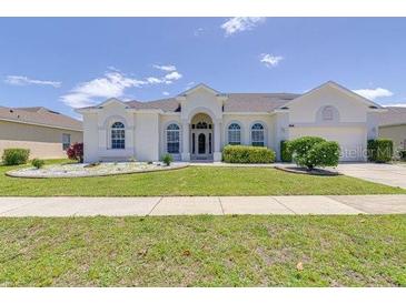 Charming single-story home with a manicured lawn and well-maintained landscaping at 520 Prestwick Dr, Davenport, FL 33897