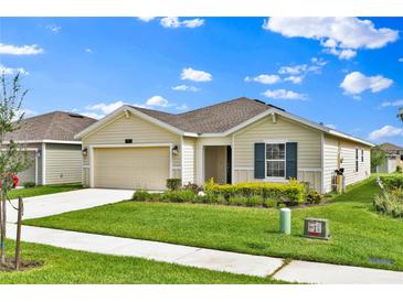 Attractive single-story house with a lovely landscaped front yard and a convenient two-car garage at 4492 Bluff Oak Loop, Kissimmee, FL 34746