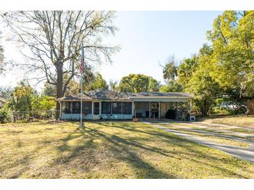 Charming single-story home with a screened porch, carport and a well-maintained front yard at 922 Se 13Th St, Ocala, FL 34471