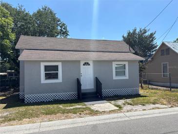 Charming single-story home with a gray exterior, white trim, and a well-maintained front yard at 400 Sw 1St Ave, Mulberry, FL 33860