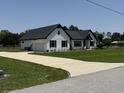 Stunning modern farmhouse with a long driveway and a well-maintained lawn at 112 Cr 532B, Bushnell, FL 33513