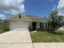 Charming single Gathering home with a well-manicured lawn and a two car garage at 551 Shaelyn Pl, Deland, FL 32724