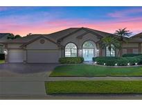 Attractive single-story home with a two-car garage and manicured lawn at 3039 Zaharias Dr, Orlando, FL 32837