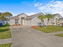 Charming single-story home featuring a well-manicured lawn and a welcoming front entrance at 2520 Chatham Cir, Kissimmee, FL 34746