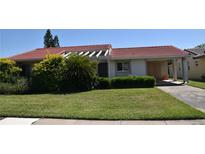 Charming single-story home with a well-maintained lawn and mature landscaping at 5502 Minaret Ct, Orlando, FL 32821