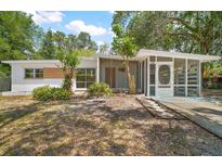 Charming single-story home featuring a screened porch and partially landscaped front yard at 819 Edgewater Dr, Eustis, FL 32726
