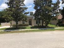 Charming single-story home with mature landscaping, beautiful trees and a well-manicured lawn at 2555 Palmetto Ridge Cir, Apopka, FL 32712
