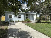 Charming single-story home with well-maintained landscaping and a private driveway at 910 Flamingo Dr, Leesburg, FL 34748