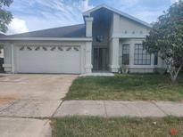 Charming single-Gathering home featuring an attached garage and a well-maintained front yard at 826 Horseshoe Bay Dr, Kissimmee, FL 34741