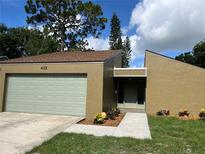 Charming single-Gathering home with a two-car garage and tidy landscaping in a quiet neighborhood at 435 Boxwood Cir, Winter Springs, FL 32708