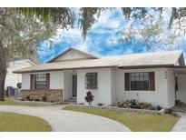 Charming one-story home with a well-maintained lawn and landscaped garden at 404 Cr 487, Lake Panasoffkee, FL 33538