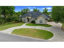 Beautiful single-story home with a well-manicured lawn and circular driveway at 2146 Se 25Th Loop, Ocala, FL 34471