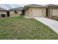 Charming single-story home with a well-manicured lawn and a one car garage at 5024 Se 107Th Pl, Belleview, FL 34420