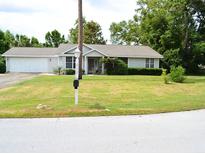Charming single-story home with manicured lawn and attached garage, offering great curb appeal at 8321 Sw 108Th Place Rd, Ocala, FL 34481