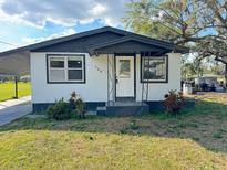 Charming single-story home featuring a covered entrance and well-maintained front yard at 708 Se Pine Ave, Fort Meade, FL 33841