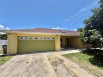 Charming single-story home featuring an attached garage and well-maintained landscaping at 651 Elderwood Ct, Kissimmee, FL 34743
