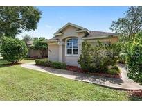 Charming home with well-manicured lawn, landscaping, and a welcoming walkway at 5060 Se 40Th St, Ocala, FL 34480