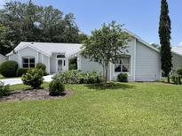 Charming home featuring lush landscaping and a well-manicured lawn at 508 Alcazar Ct, Lady Lake, FL 32159