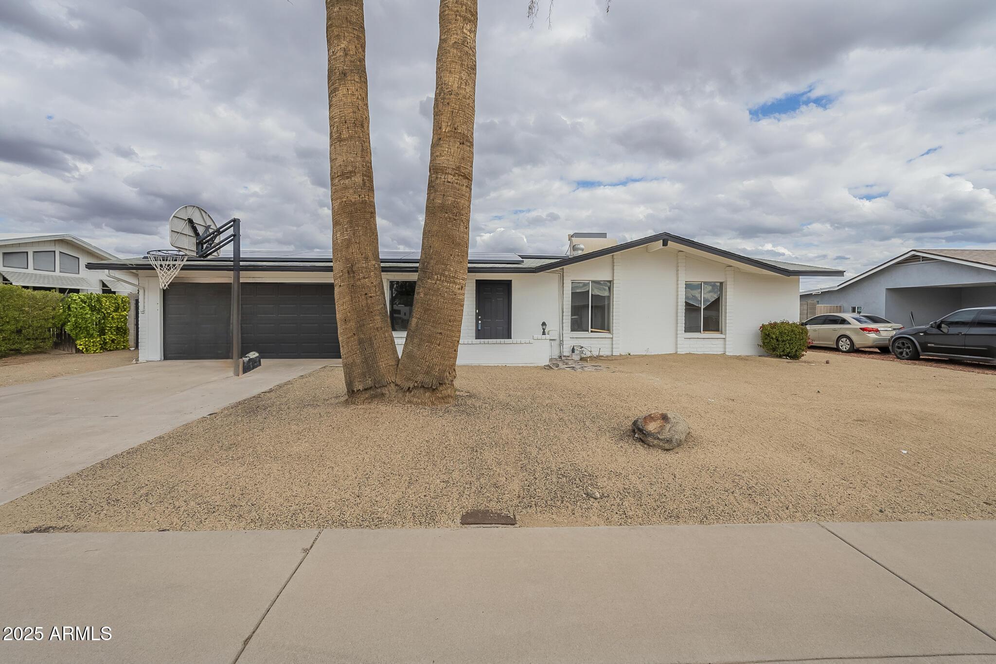 Photo one of 18009 N 15Th Dr Phoenix AZ 85023 | MLS 6743278