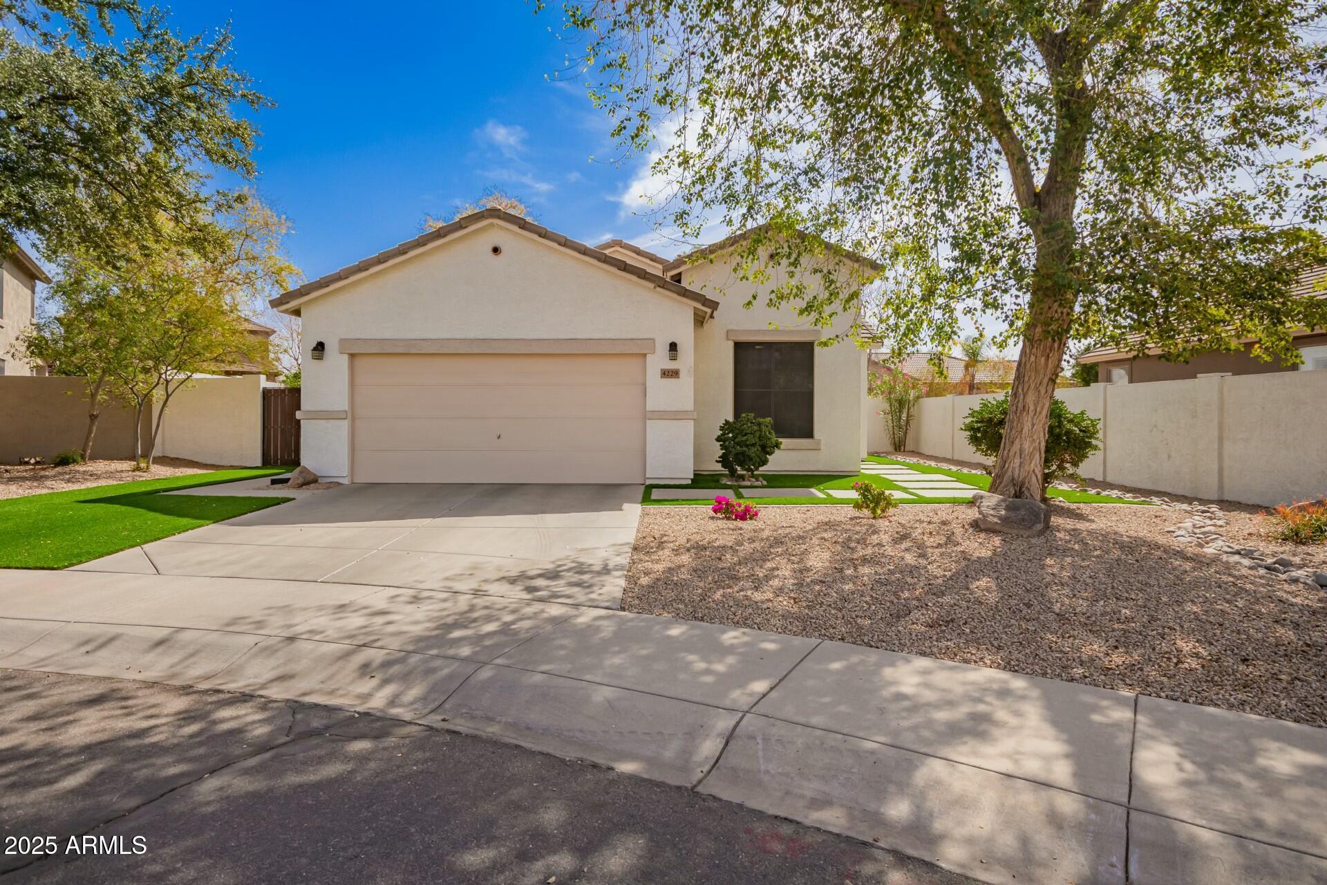 Photo one of 4229 E Crest Ct Gilbert AZ 85298 | MLS 6803244