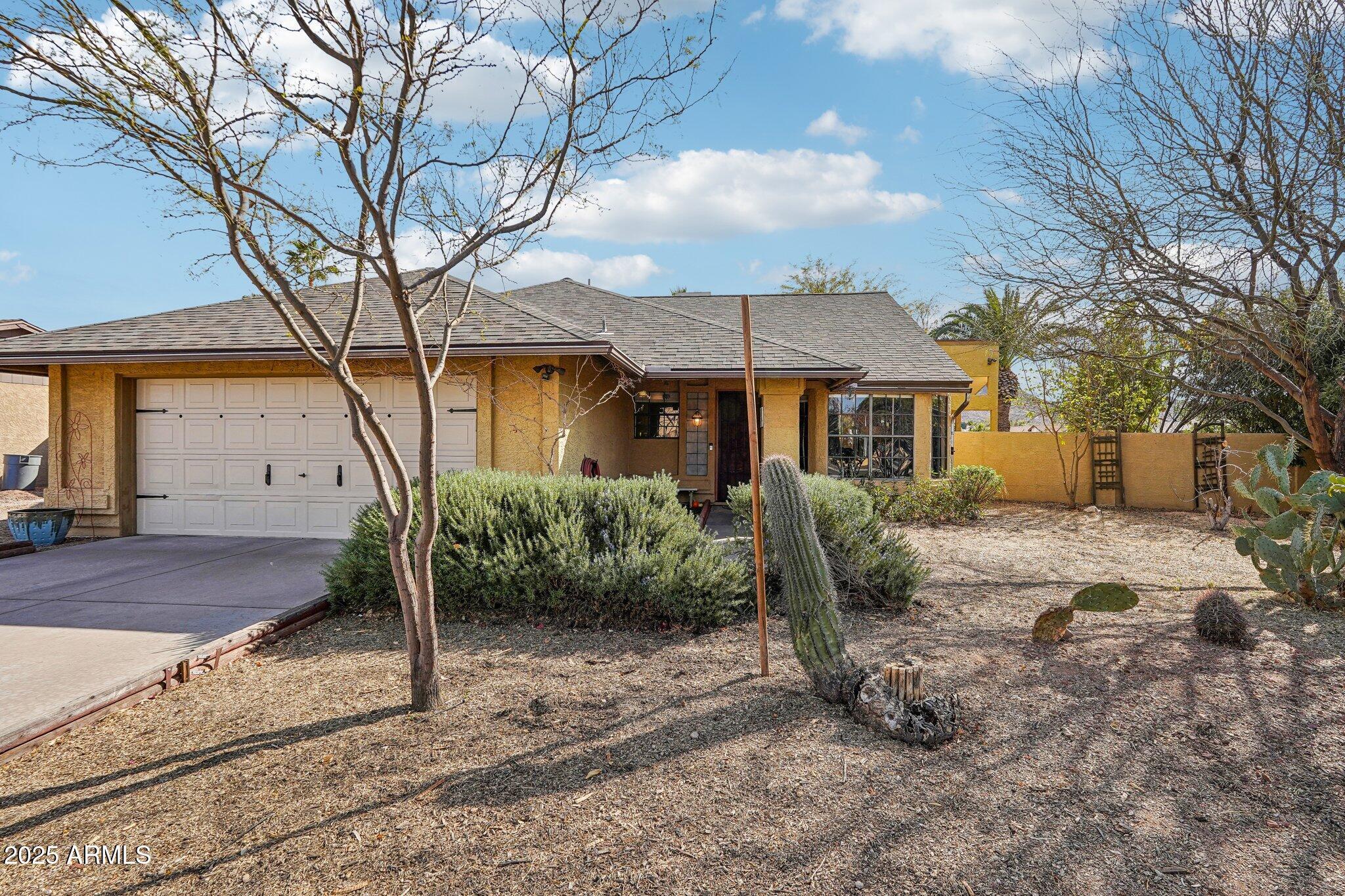 Photo one of 1801 E Aire Libre Ave Phoenix AZ 85022 | MLS 6807117